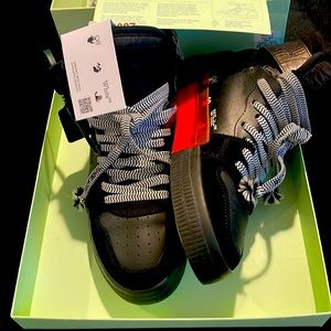 luxe leather-blend, Off-White's sneakers striped laces stitch at the side.